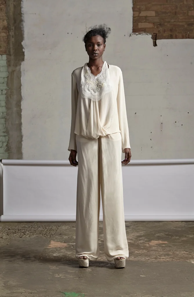 213/S153429 Blouse with Twist Hem 210/S156139 Pants with Knot 900/S157520 Beaded Neckpiece