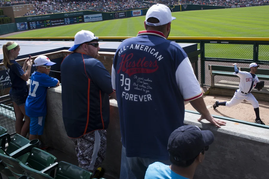 Detroit Tigers pitcher Rick Porcello warms up.