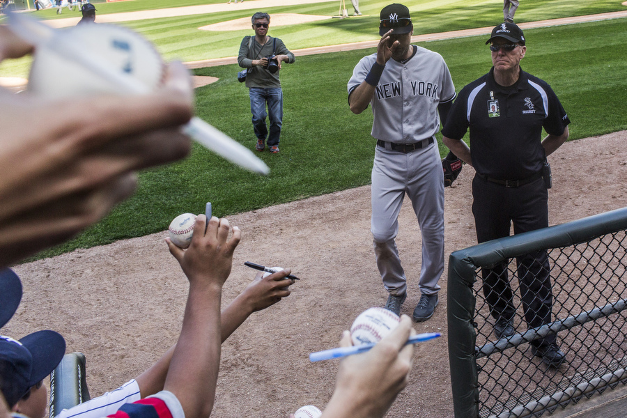Derek Jeter leaves Chicago for the last time as a player. 