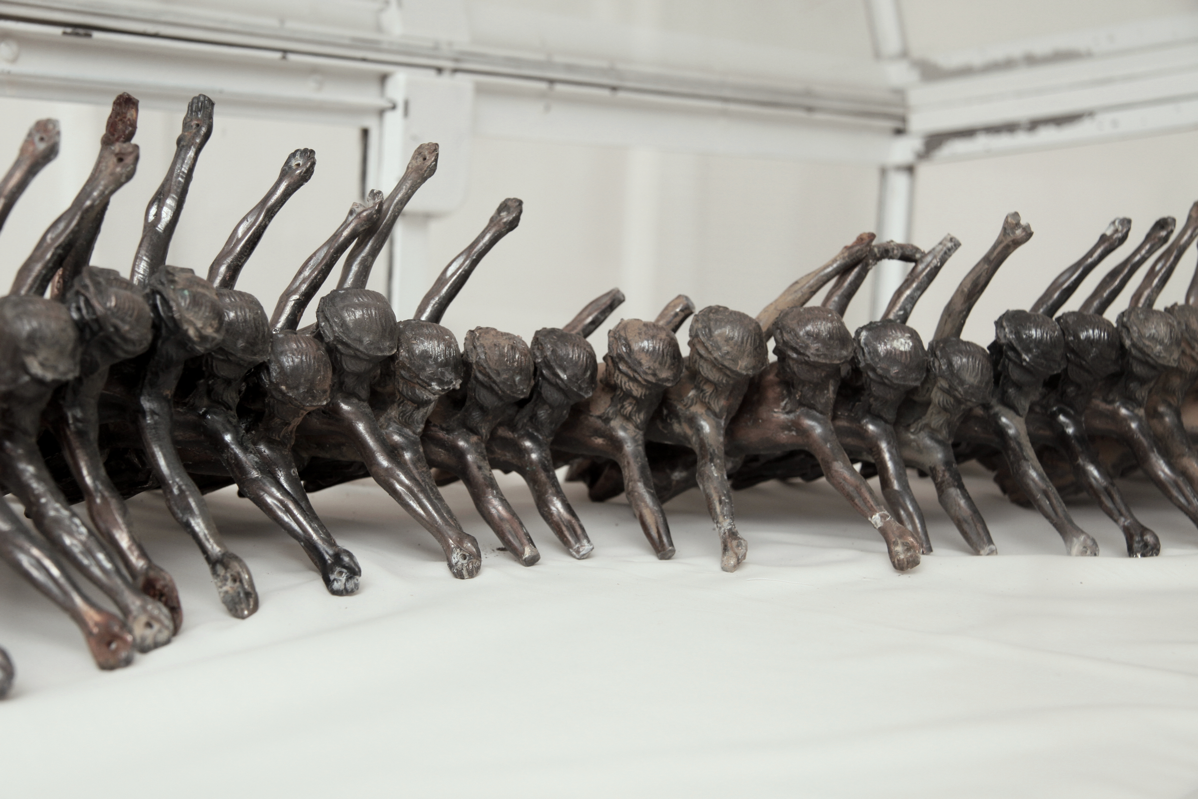 Close up / Detailaufnahme 43 Jesus bodies / 43 Christus Korpusse