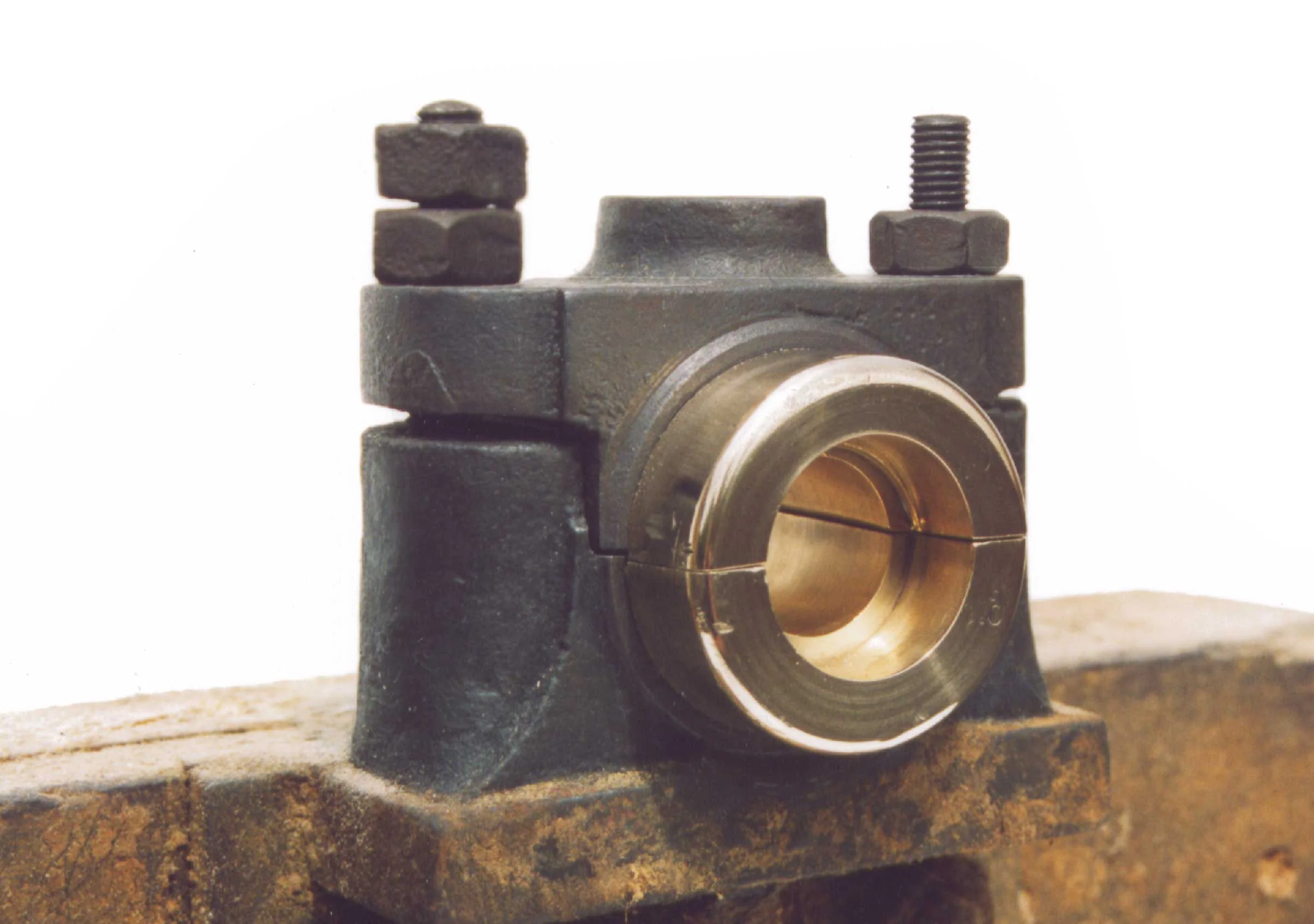 positive/negative Bearing block from an old stone mill Life is like photography, you have to develop something positive from the negative. positiv/negativ Lagerbock aus der alten Steinmühle. Leben ist wie Fotografieren, man muss das Positive aus dem Negativen entwickeln.