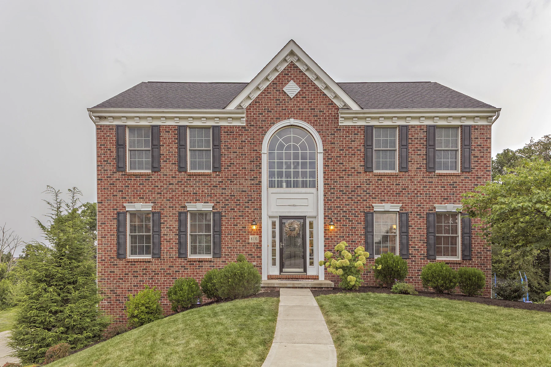 810_Ashwood_Drive_001.jpg