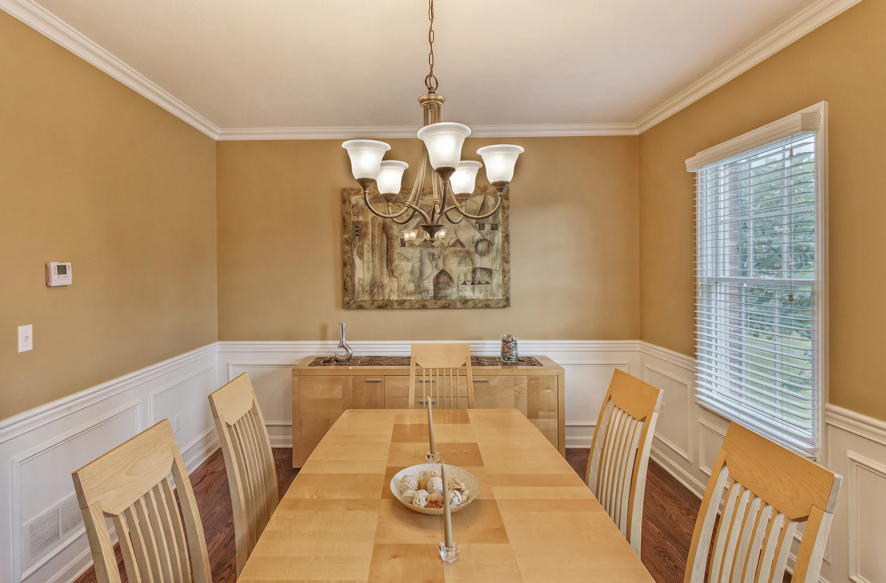 810_Ashwood_Drive_011.jpg