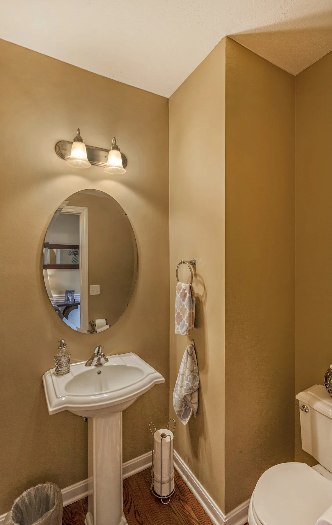 810_Ashwood_Drive_007.jpg