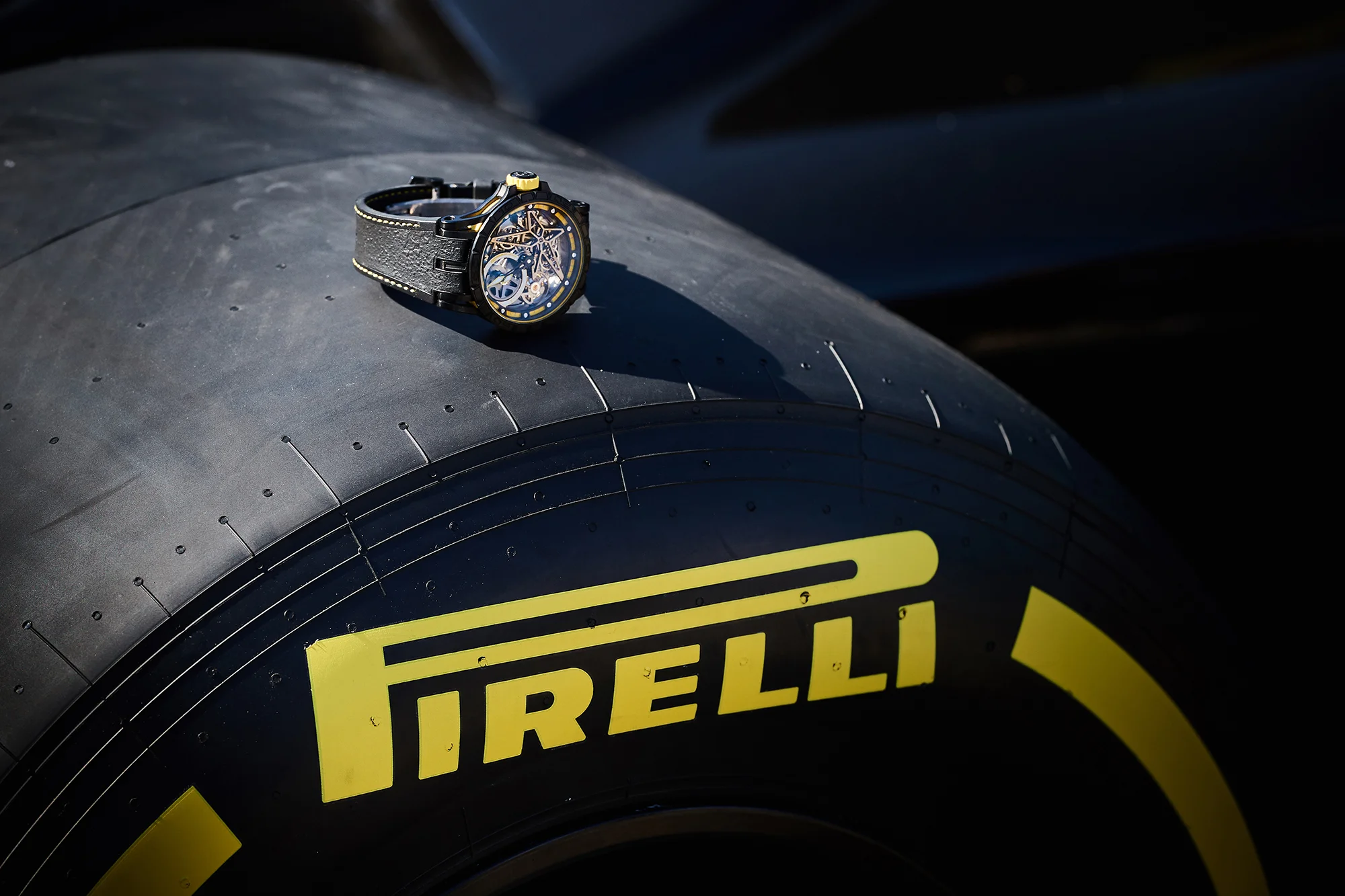 Pirelli jaune.jpg