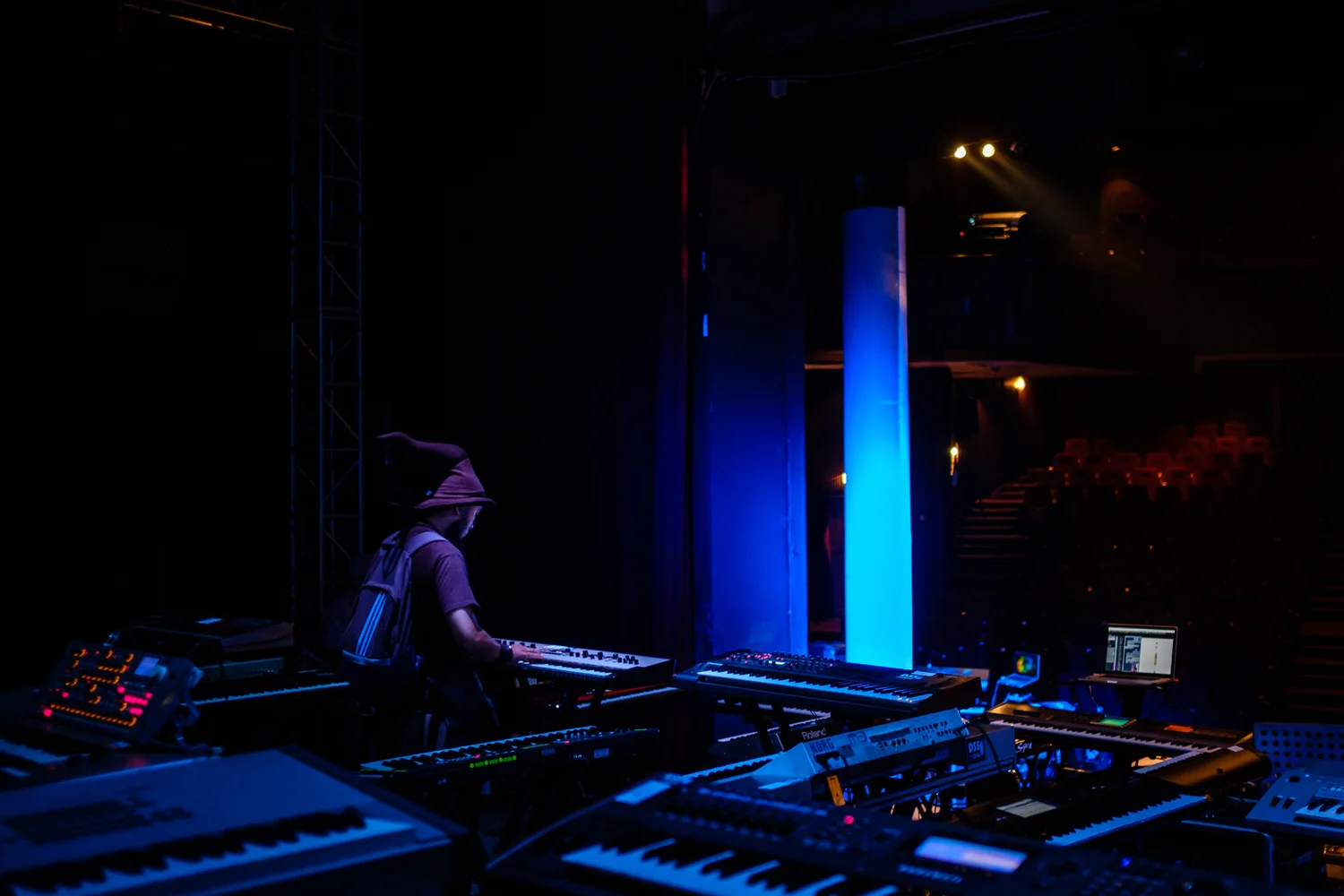100 Keyboardist | Fujifilm X-T2 | XF 23/1.4 | ISO 1600, f/1.4, 1/80
