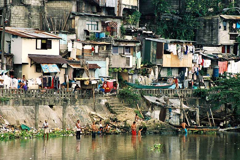 Rich-and-Poor-in-The-Philippines[1].jpg