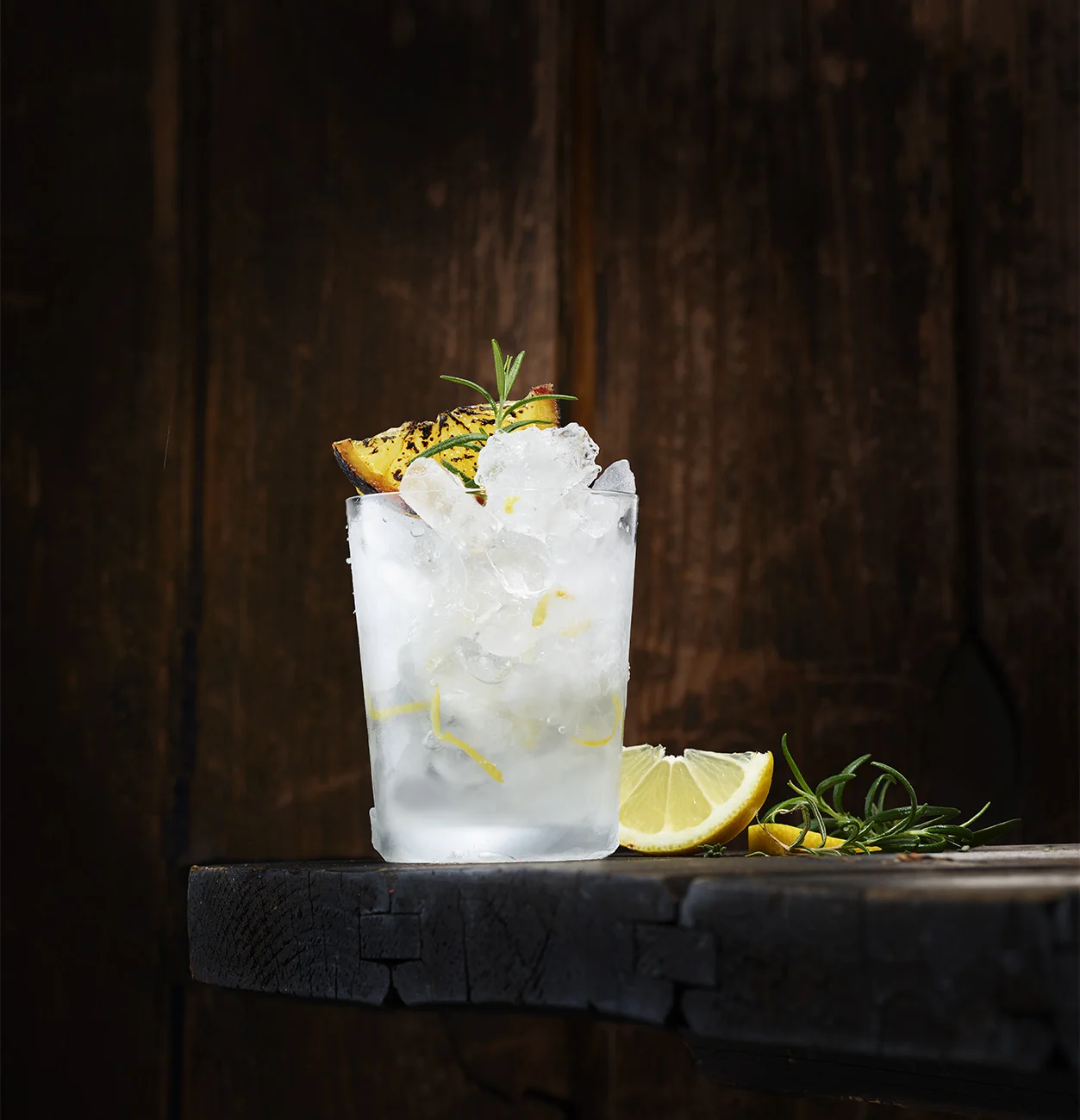 Flamed Lemon Rosemary Wodka Cocktail