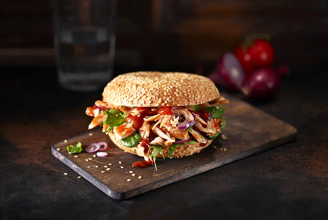 Foodfoto von einem pulled salmon Burger