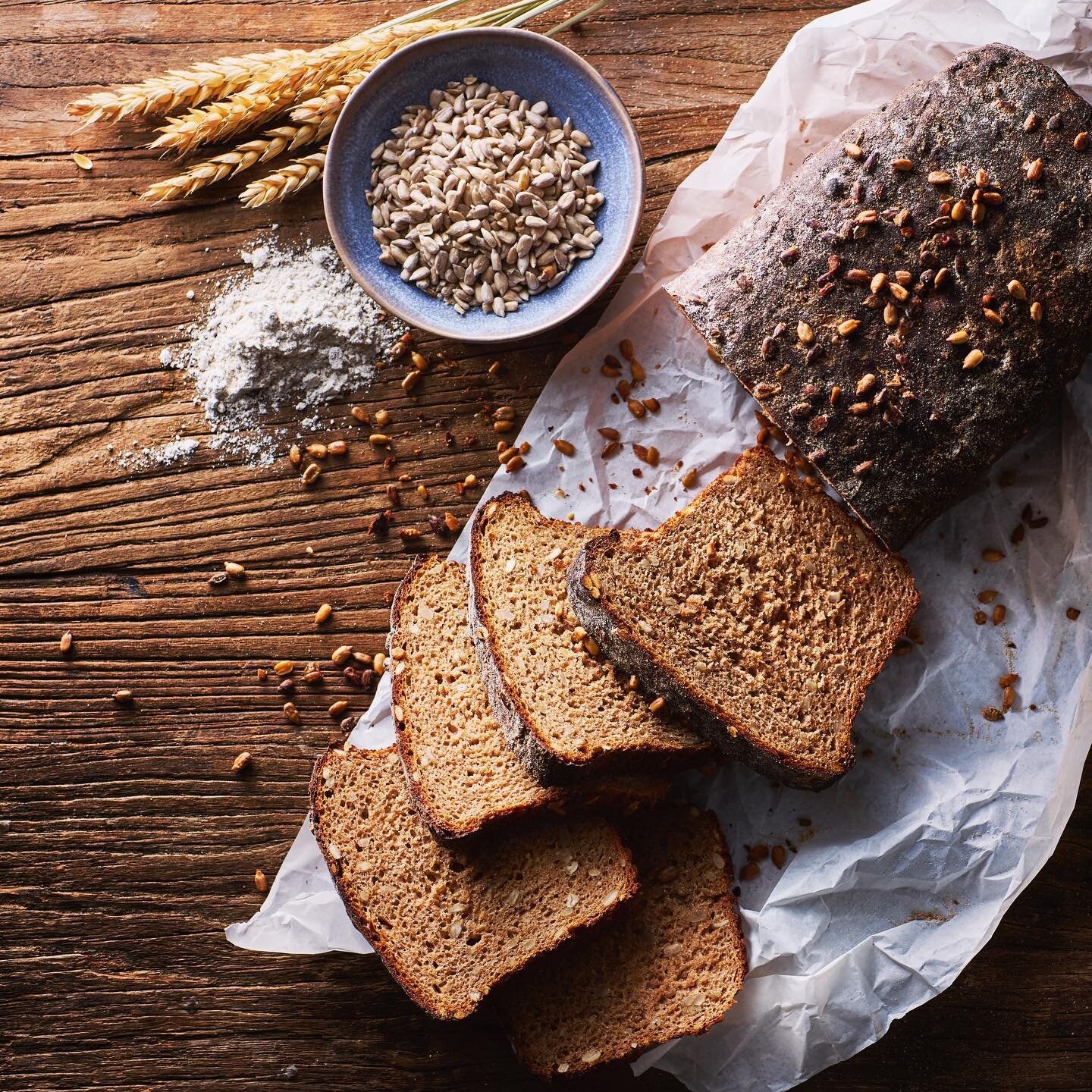 Brot
ich hoffe die B&auml;ckereien 
kriegen die Krise gebacken.
.
.
.
#rezept #kochbuch #kochbuchliebe #bakingtime #foodlovers #healthyfood #wheat #kochbuchverlag #packagingdesign #packagedesign #healthyrecipes #baking #backmischung #foodporn 
#gaskr