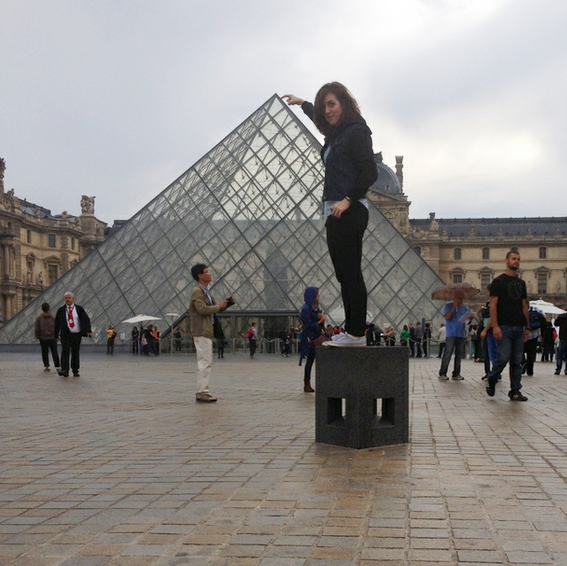 DON'T YOU WANT TO BE COOL LIKE ME, AND DO THIS? This alone is a good enough reason to visit the Louvre. Unless you're Jen, in which case you're too short to make this work. Whomp whomp, sorry Jen.