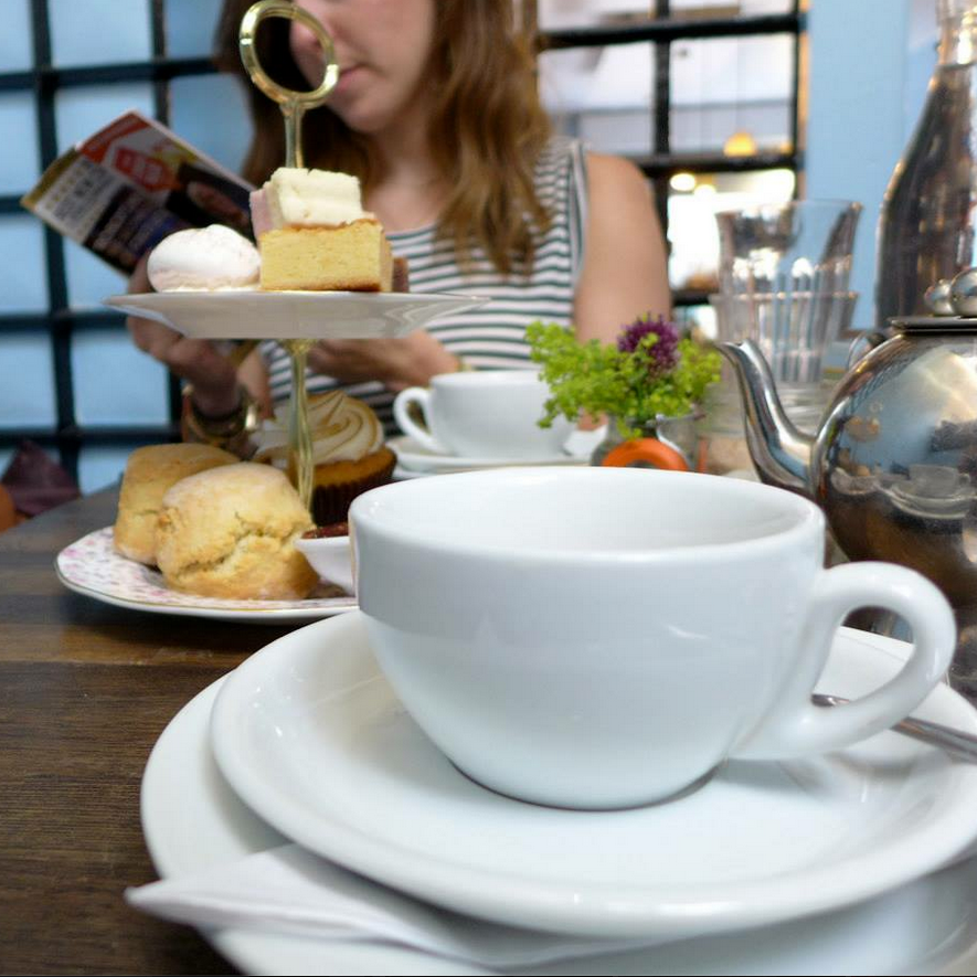 LOOK AT THE SCONES.