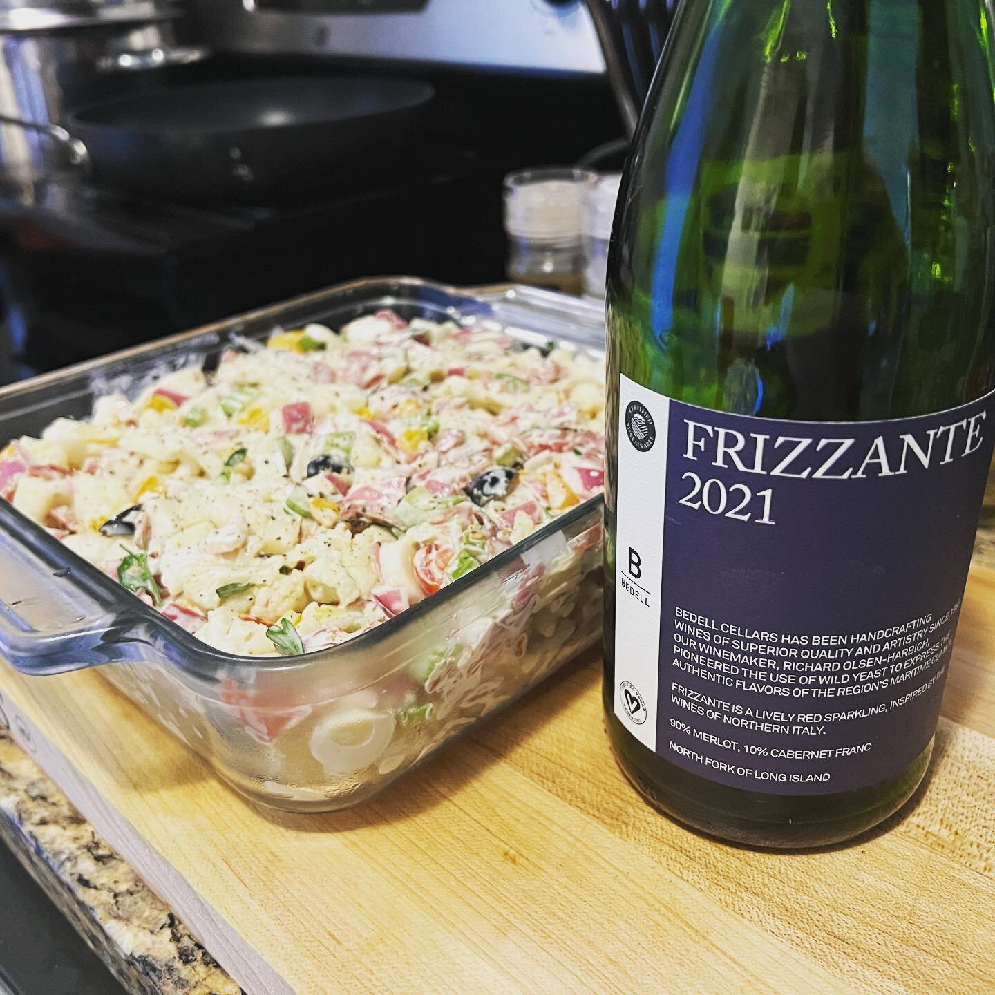 Summer weather means summer flavors! Be it humble, a chilled pasta salad made with fresh ingredients is easy to make and bursting with brightness. Try it with a sparkling ros&eacute; or our new Lambrusco style release Frizzante! 😎🌞🏖️