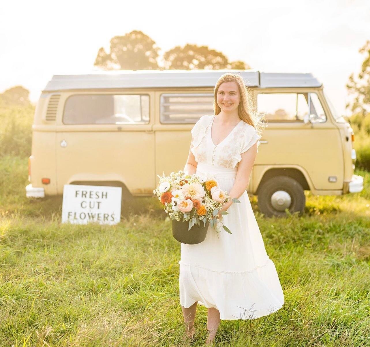 Grab some flowers for Mom by @backyardbloomsnorthfork at Bedell tomorrow! We'll also have Surf Bird Photography on site for some cute pictures! 😍💐🥂