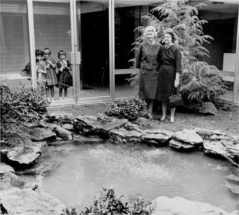 Mrs. John Cobbs, left, and Mrs. Parker Evans at the Children’s Hospital garden Throughout our history, Little Garden Club members have planted public spaces and contributed to the wildlife preservation in our community. In the mid 1960s we developed a program to educate children about trees native to our area. During the centennial of Birmingham and in a joint venture with Red Mountain Garden Club, members landscaped the Village Promenade in Mountain Brook. A circle of islands was planted with shrubs; walkways and a permanent Christmas tree were installed. The LGC established a wildflower trail at Samford University and worked with local Boy Scouts to place bluebird houses in several locations around the city. This conservation endeavor helped to reestablish thebluebird population, which had been waning due to lack of proper nesting places.