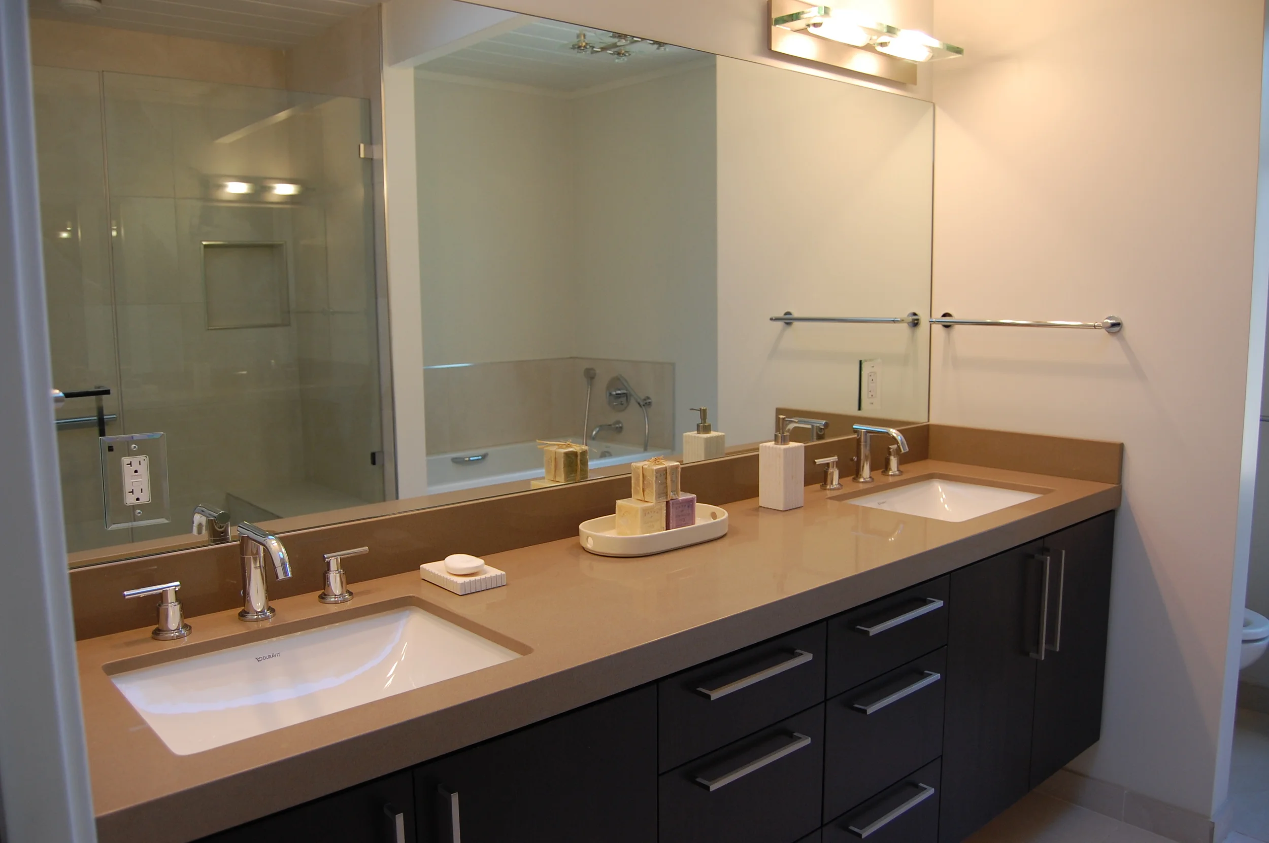 Master Bathroom 931.JPG