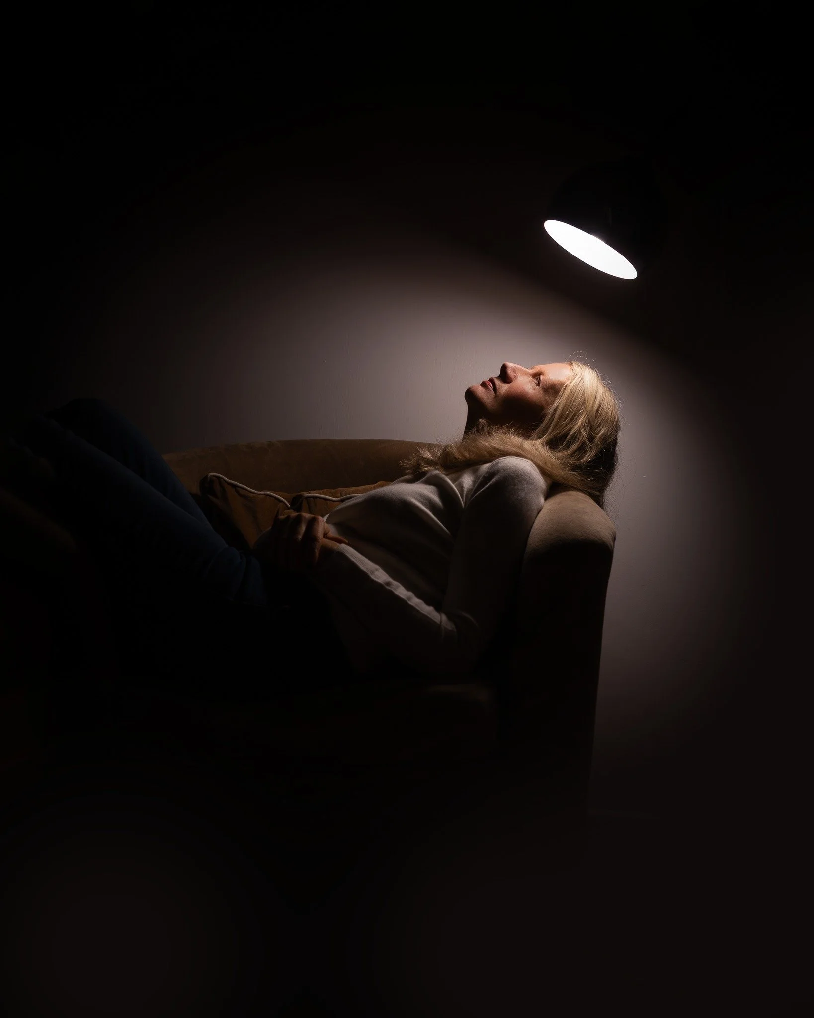 These short winter days are the perfect time to experiment with artificial light sources, so you can continue / start to take photos even after the sun goes down! 

This is my take on the Week 3 prompt of The Creative Year (lamp light) and the first 