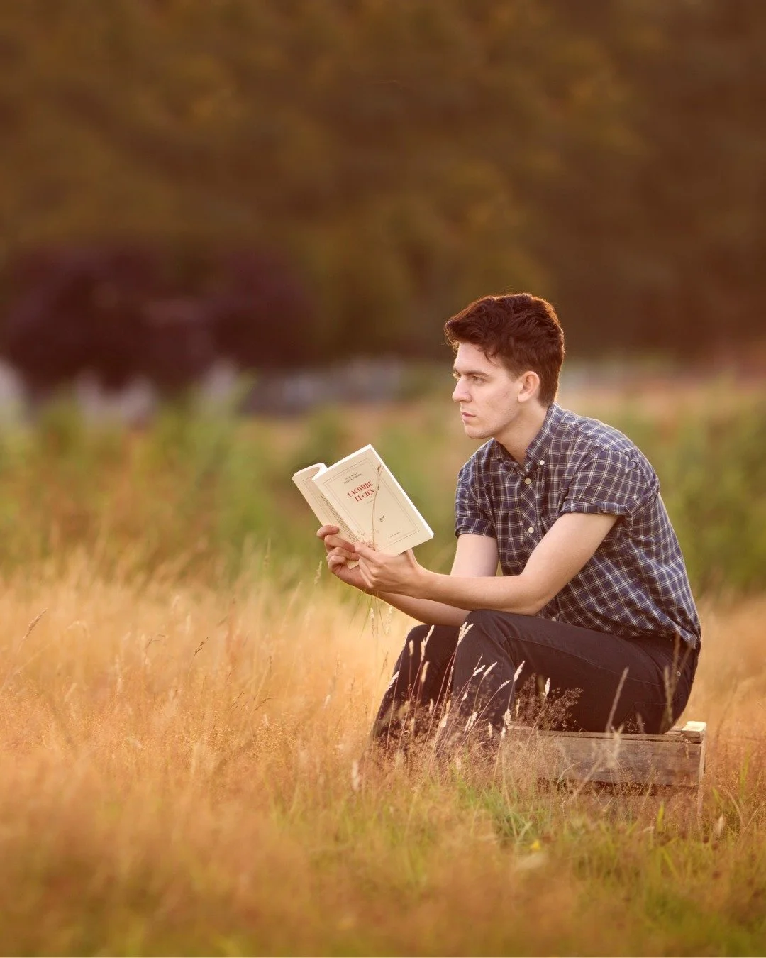 Want to know the fastest way to feel flustered at a photoshoot?

Show up with no plan and hope the ideas magically appear. 😅

I used to think "real" photographers just showed up to a photoshoot and instantly knew exactly what to do.  Like 