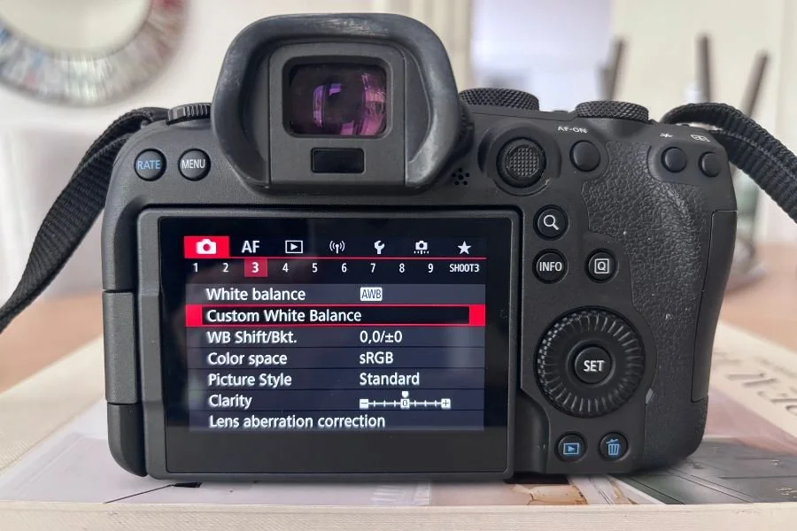 Camera screen showing the custom white balance setting