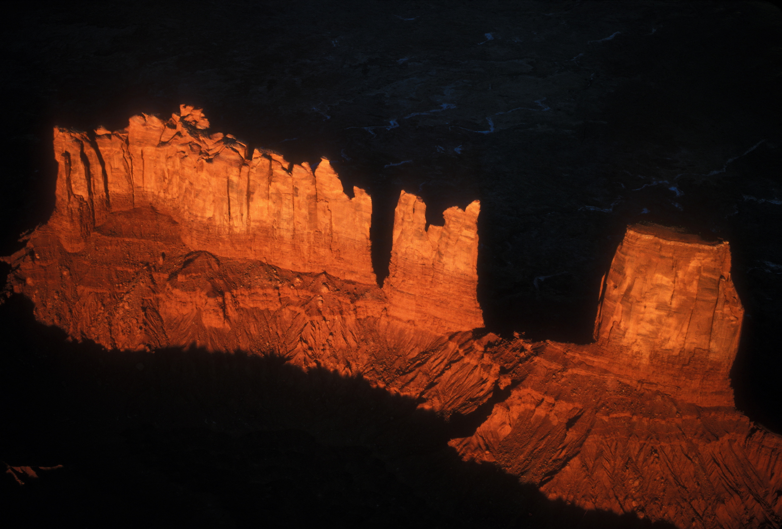 RIDGE, MONUMENT VALLEY .jpg