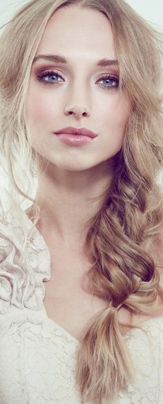 A great mauve/pink pallet for a lighter skin tone.