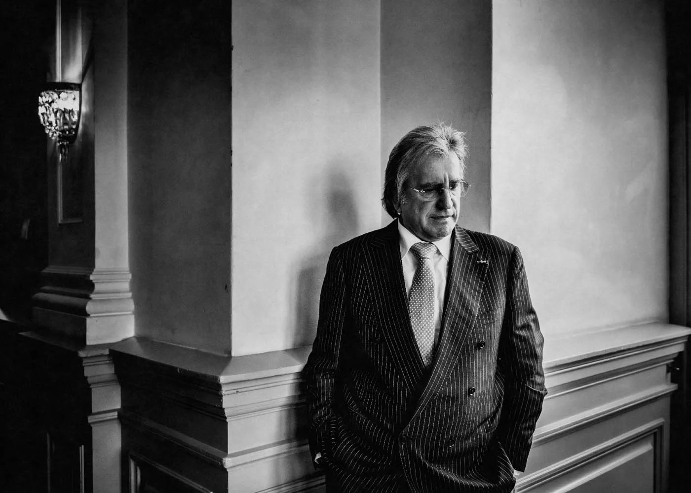 Lee Towers gefotograafeerd voor de weekeinde bijlage van Bram Moszkowicz