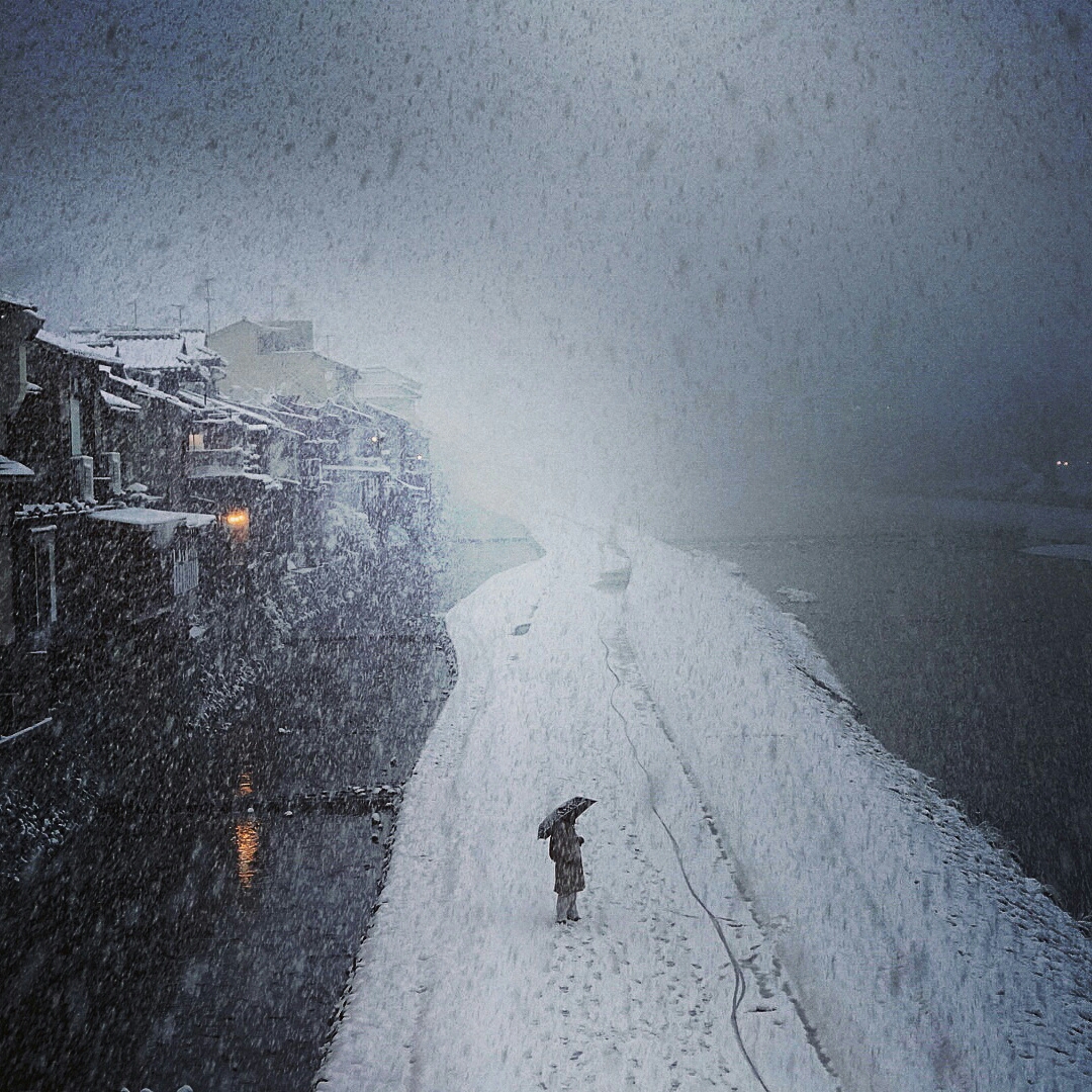 snowing in Kyoto