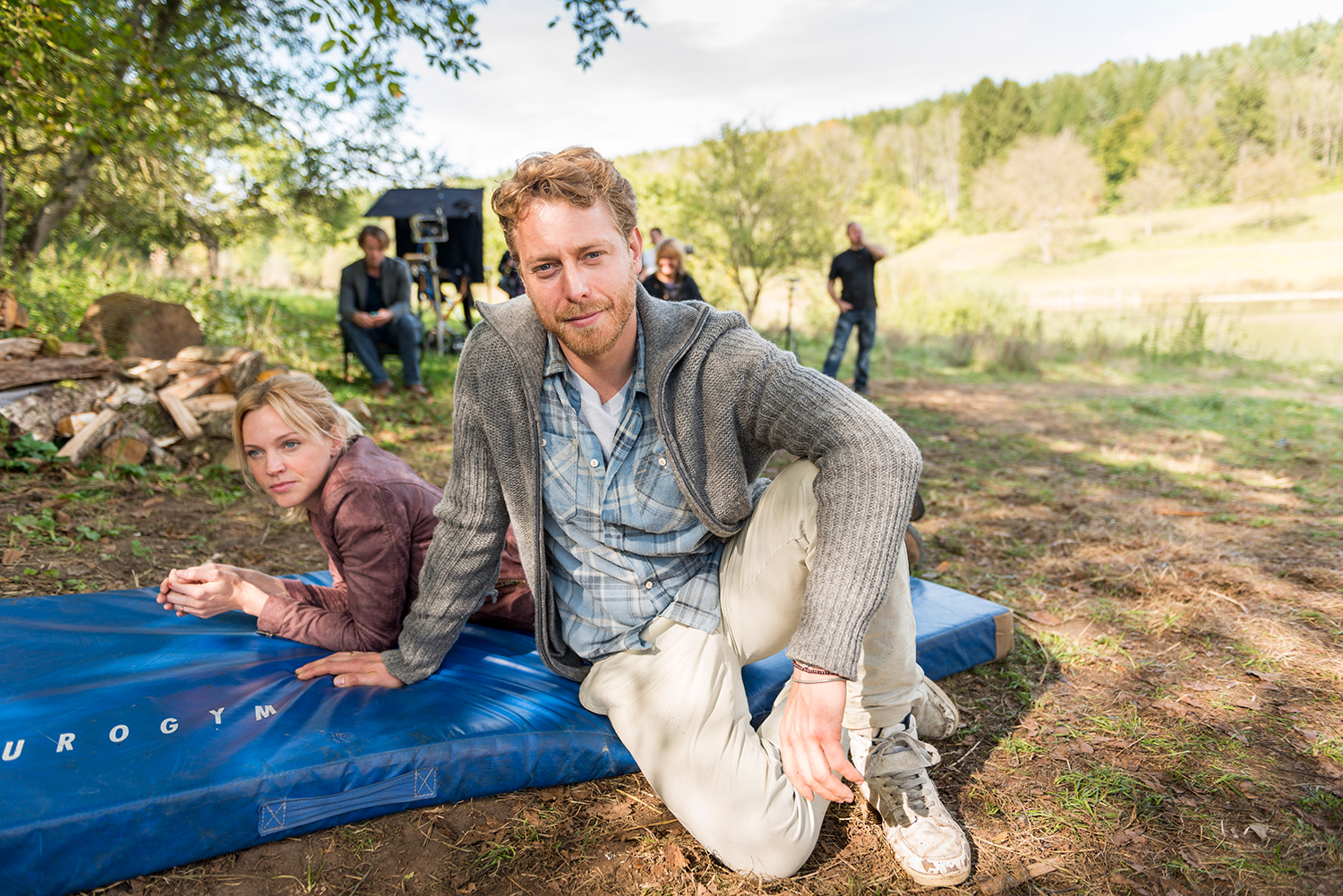 Mark van Eeuwen en Loes Haverkort op de set van Rendez Vous