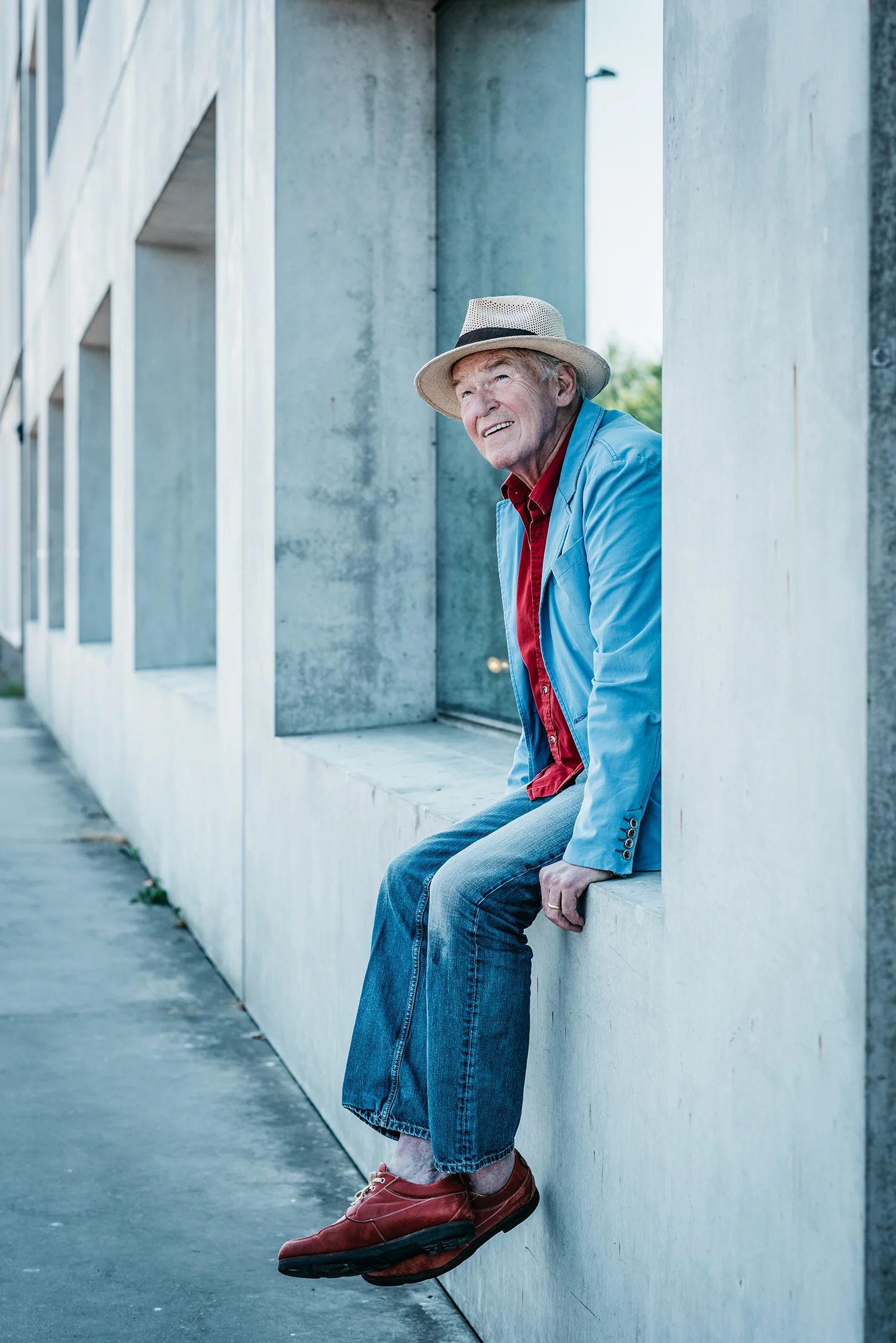 Gregor Servais is een Nederlandse portretfotograaf gevestigd in Den Haag
