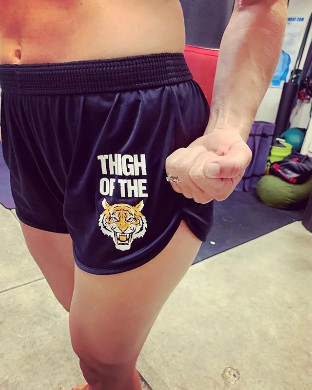 Gotta few minutes to spare? Wanna take you day from good to freaking amazing? Try this WOD it will leave you a sweaty mess in all the right ways 😜💪🏼
.
.
I also gotta shout out my new favorite workout shorts... @valhallawear the movement and feel i