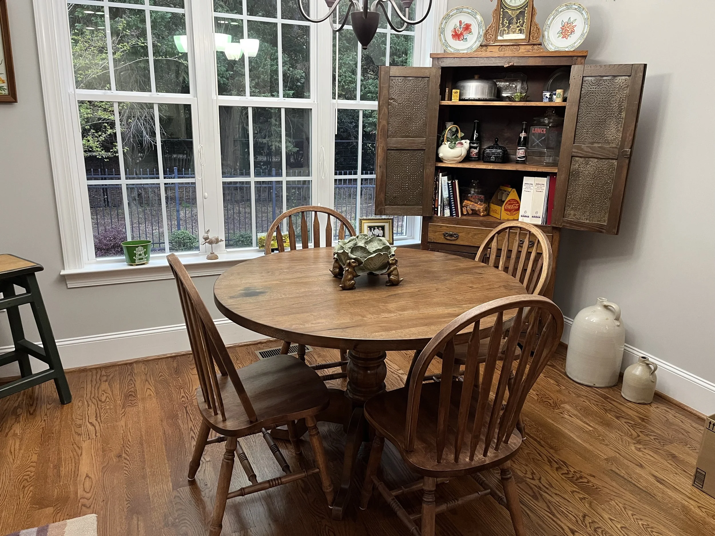 Ocracoke Table with Windsor Chairs