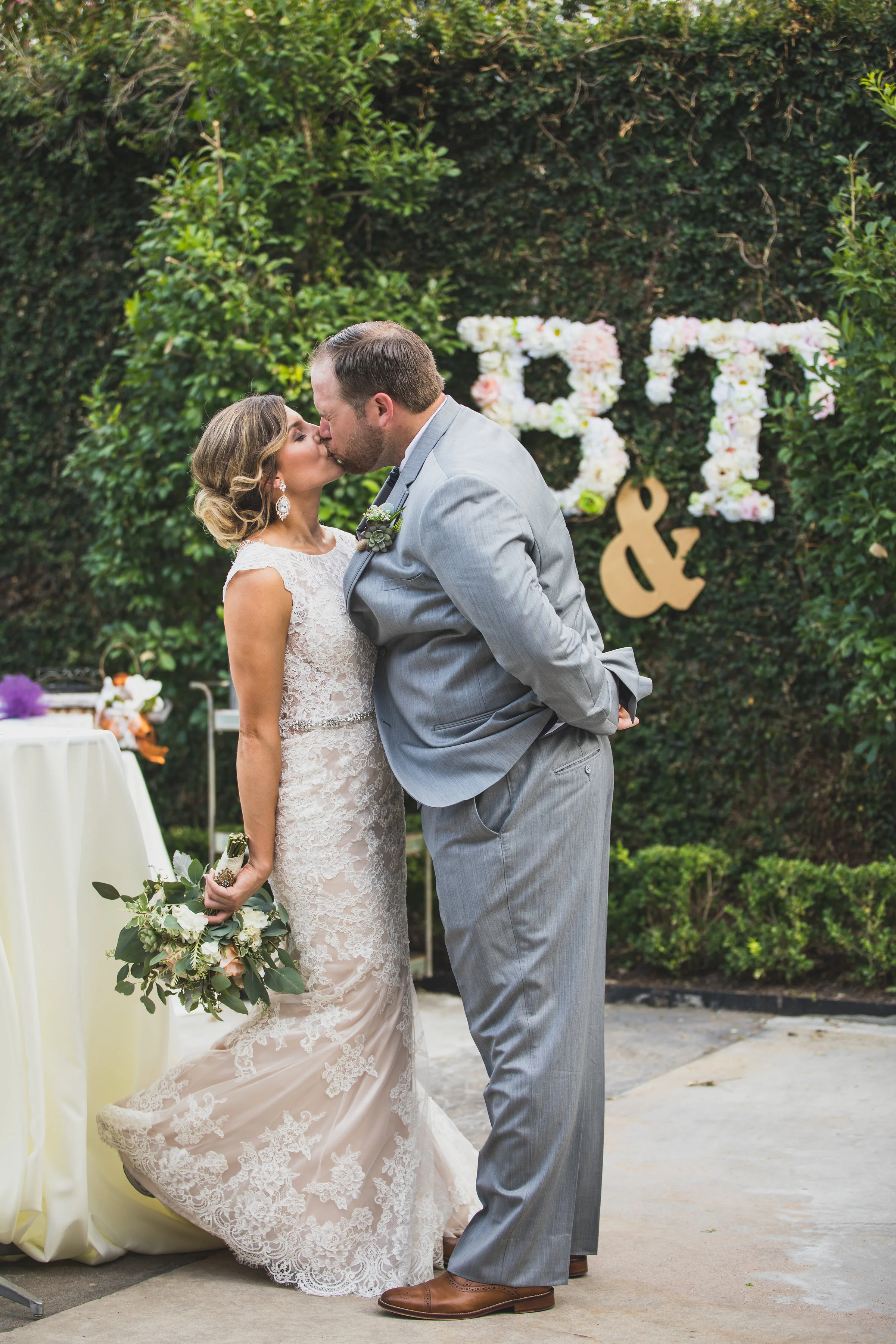 Absolutely in love with the sweet touch this couple added to the courtyard greenery. 