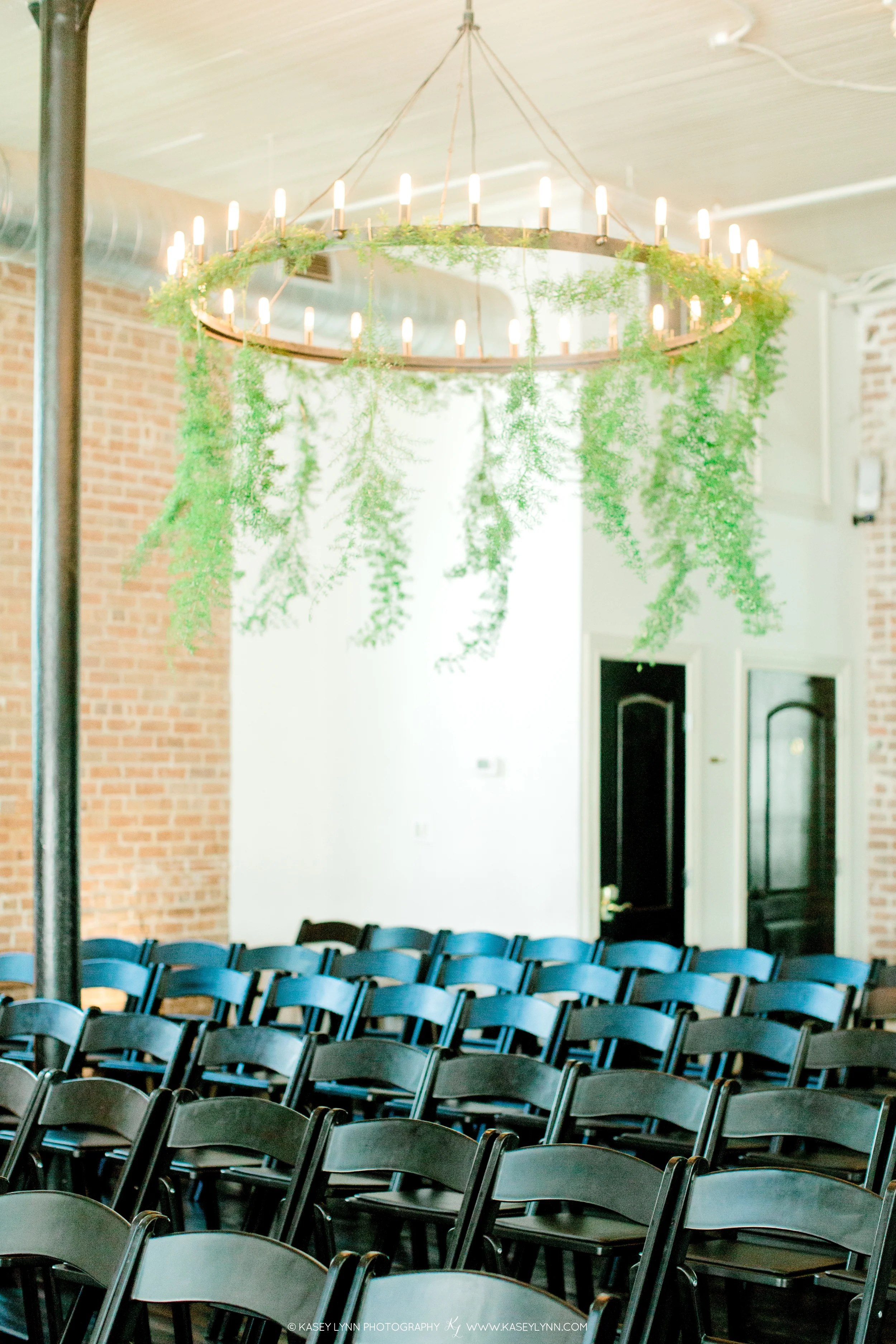 Loving this soft touch of greenery! 
