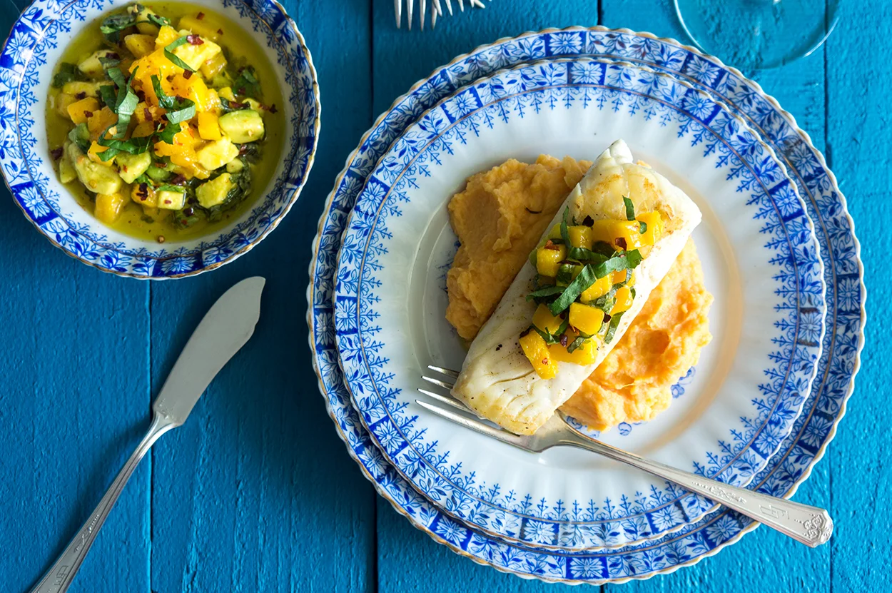 Easy recipe and easy dinner. How to cook a tropical and Caribbean dinner. Halibut, sweet potatoes, mango, avocado, avocado salsa. Puerto Rican food and Puerto Rican recipes everyday.