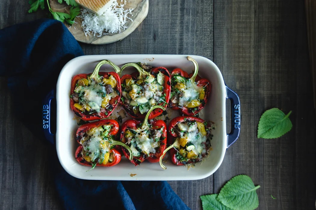 The queso Manchego is teh best topping for this stuffed red bell peppers with mushrooms, sweet plantains and zucchini