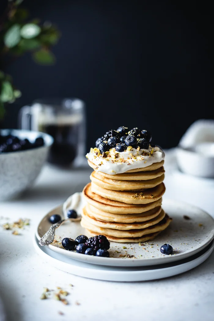 An easy recipe of fluffy and simple pancakes for everyday