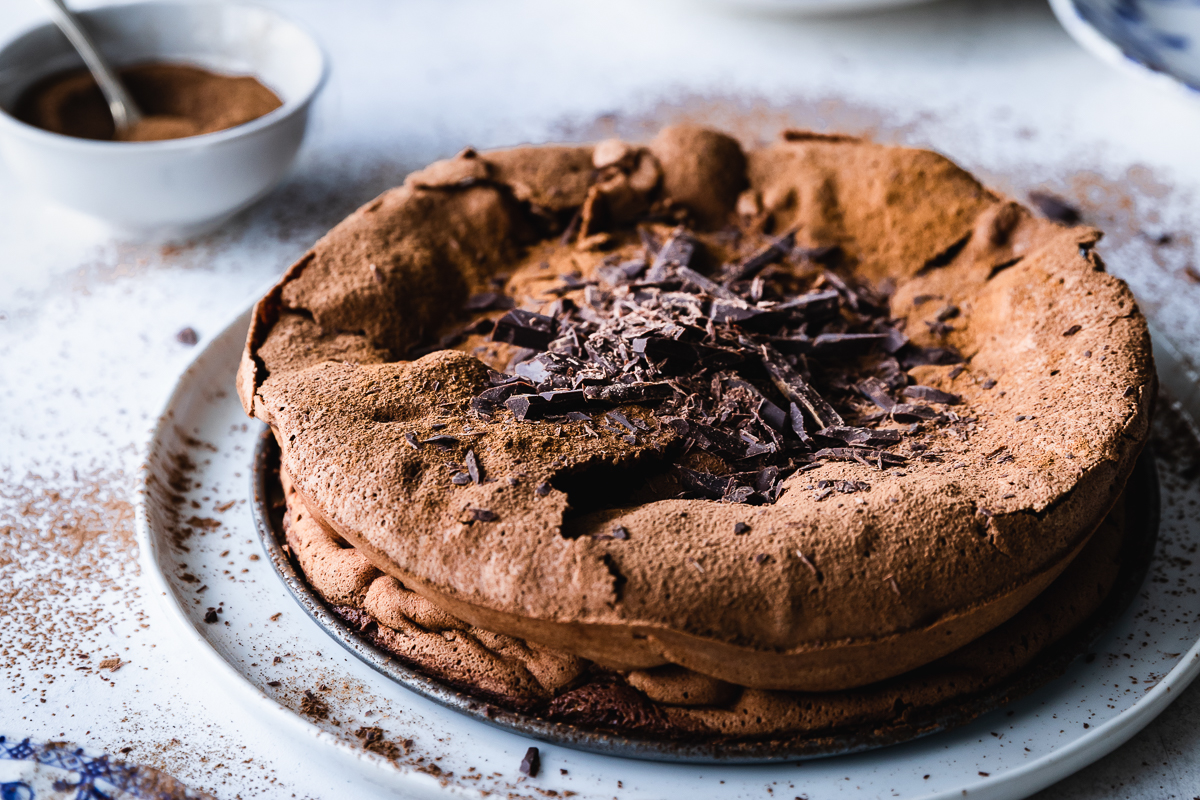 An easy and delicious flourless chocolate cake recipe