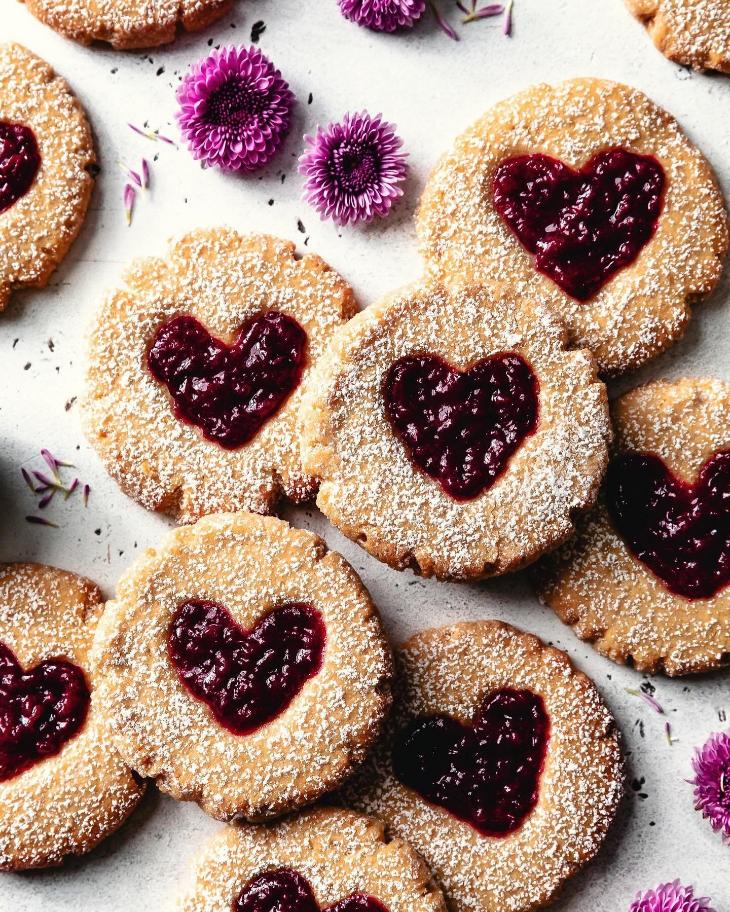 To my fellow moms!!! You deserve all the hearts! And all the Sweetened Condensed Cherry Cookies!! Have a beautiful Mother&rsquo;s Day! Thanks for being my heroes! 💛

-
#f52community #thebakefeed #imsomartha #marthafood #food52 #pastry #pastrylove #m