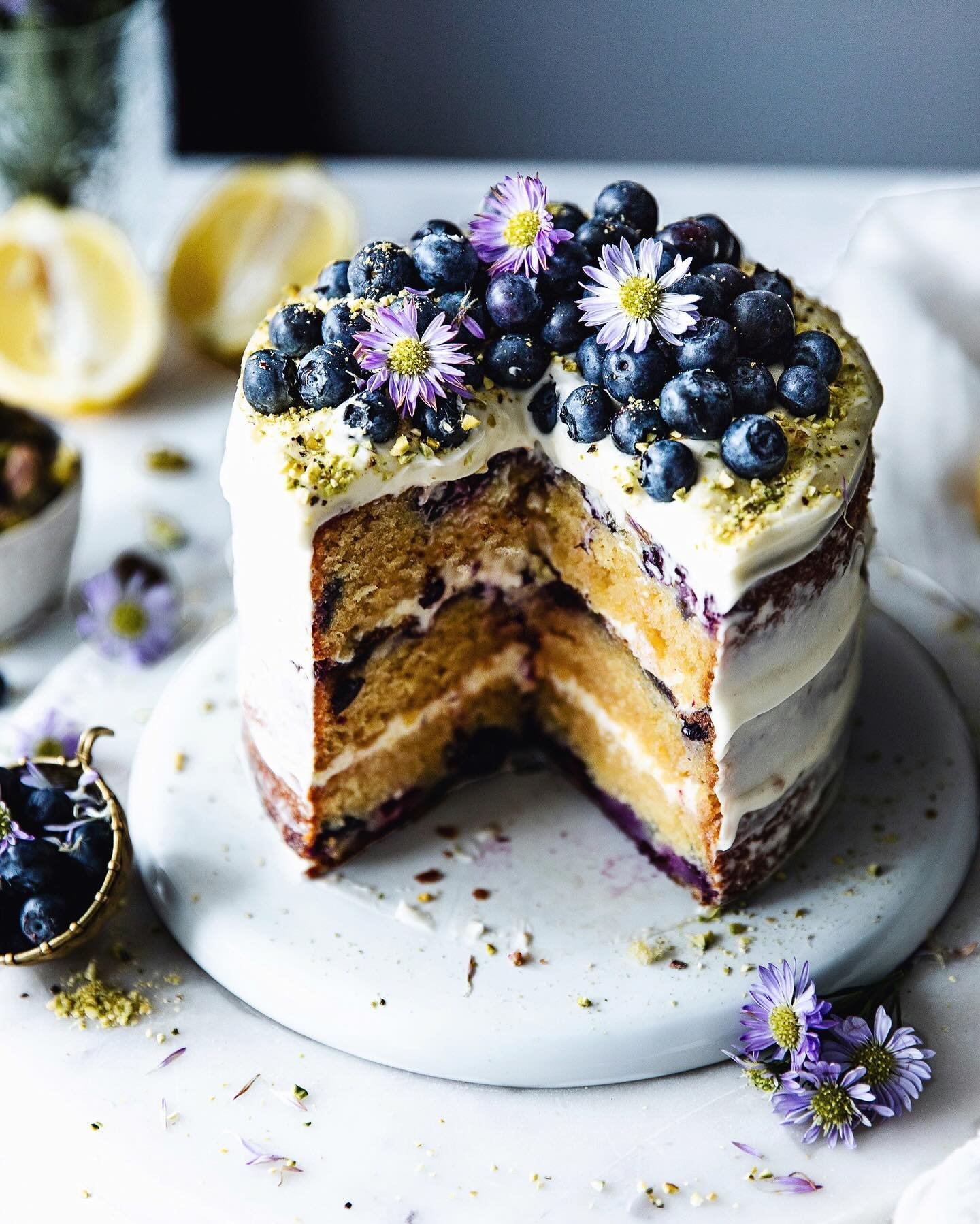 This super moist Lemon Blueberry Cake is a dream come true!! 🫐🍋 I made it impossibly moist and all the velvety cream cheese frosting make all the sweet and tangy flavors shine even more! Is one of the top cakes from the blog and it truly deserves a