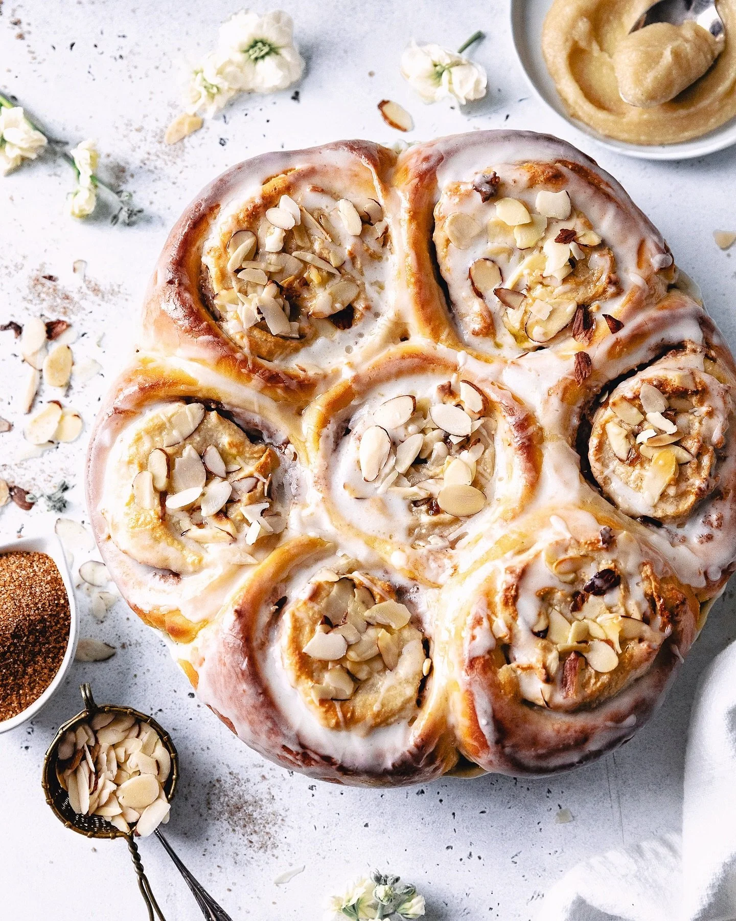Almond croissants are not a trend but my forever pastry&hellip; 🌼 These Almond Croissant Cinnmaon Rolls are so fluffy gooey and pretty decadent, they are a fool-proof way for you to upgrade your day instantly!

The almond filling mixed with the cinn