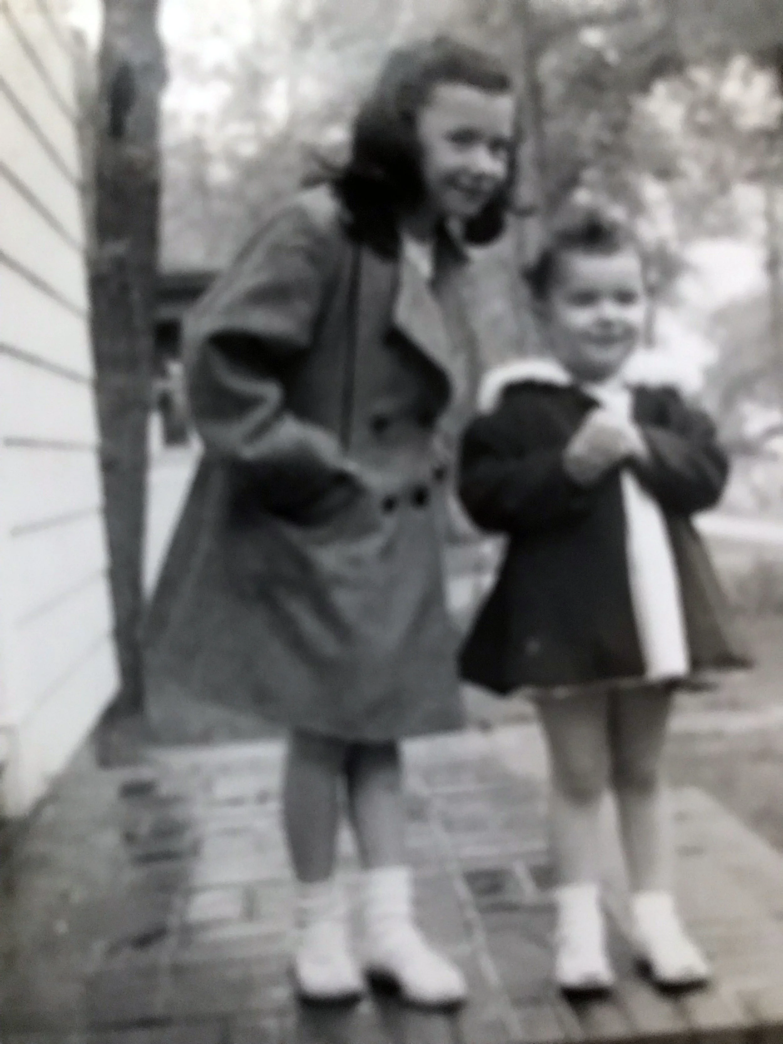 Darlene & Ann Englert, 1947 (image copyright, W.L. and D.K. Talbott Trust)