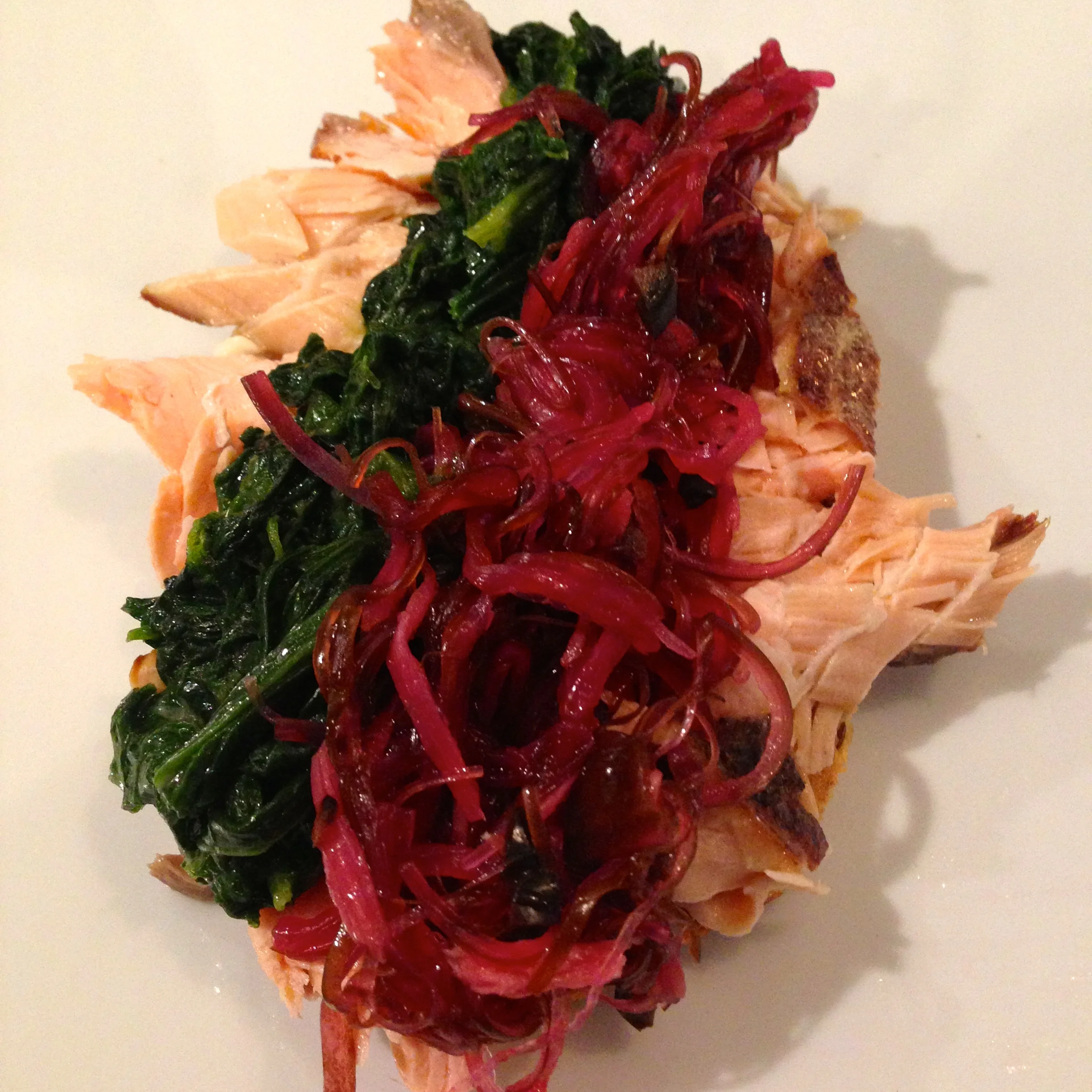 Smørrebrød with smoked salmon, greens, and onions