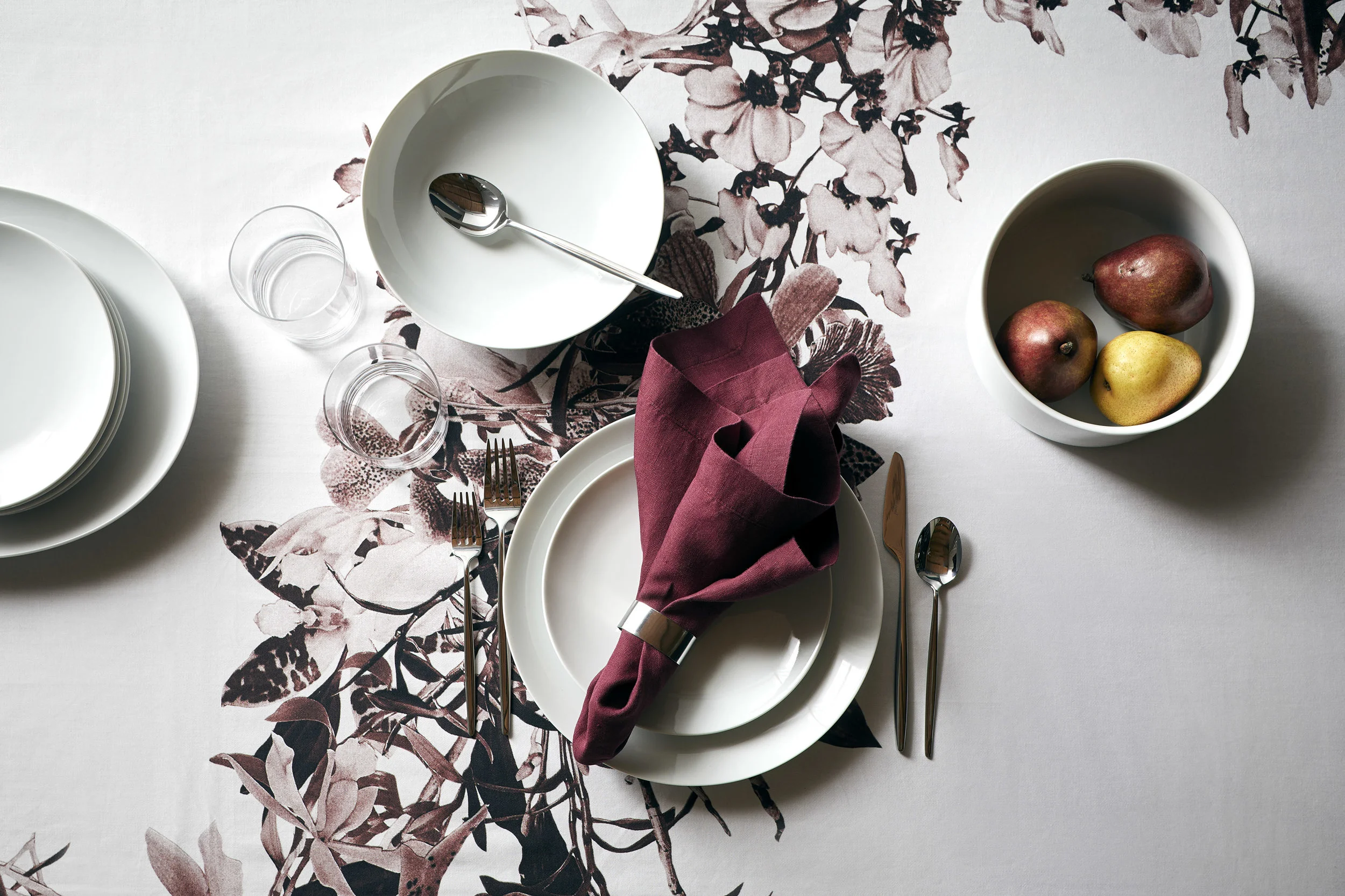 medallion_garland_overhead_homepage_unison stevens3247-2.jpg