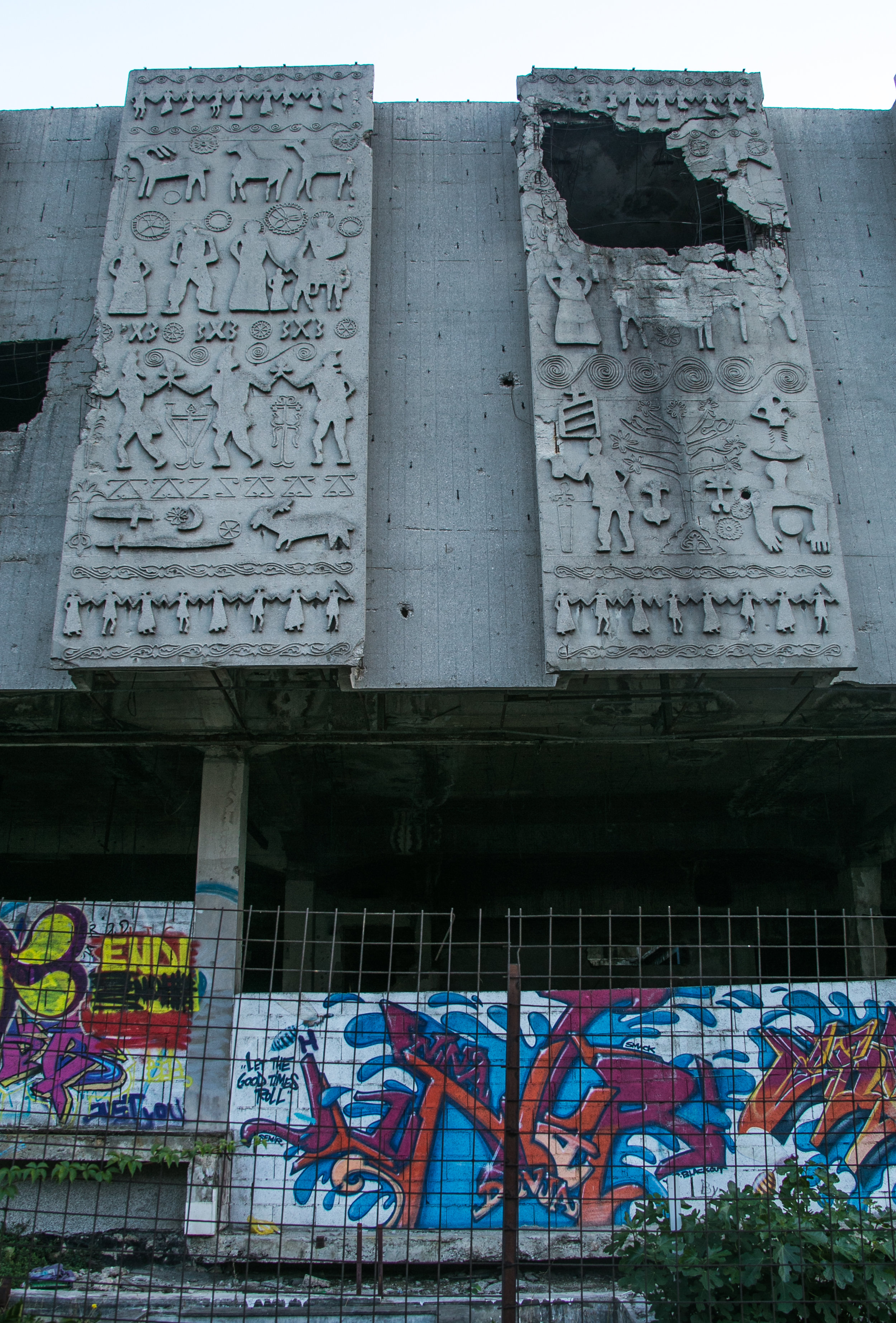  Graffiti tags on the side of a building damaged by missiles during the Bosnian War. 