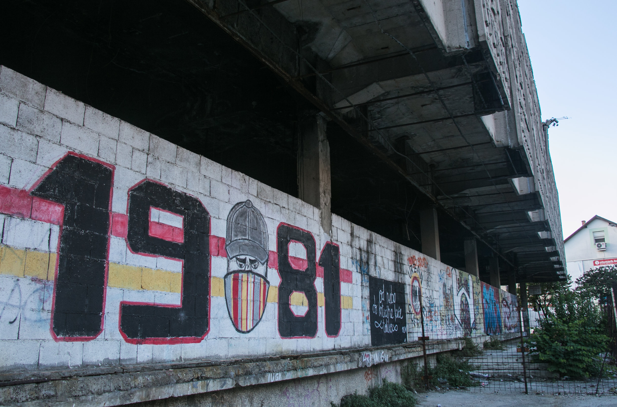  Graffiti tags on the side of building blown out by missiles in the Bosnian War.&nbsp; 