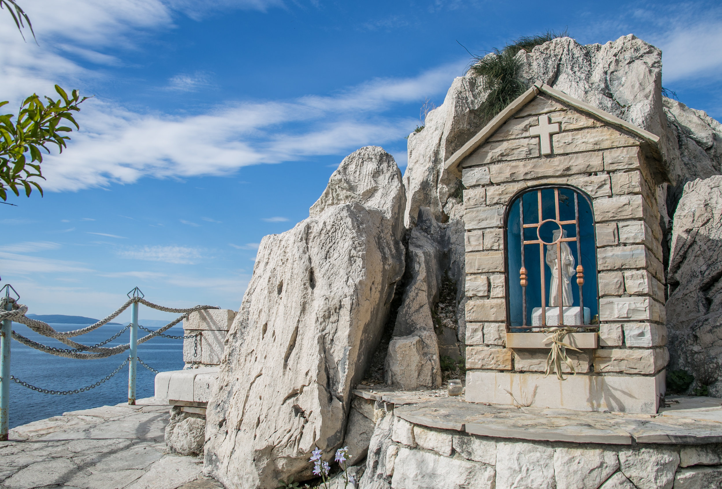  A religious memorial on the side of the road.&nbsp; 