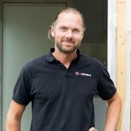 Andreas Larsson Snickare och arbetsledare andreas@husmastarna.se 0707 31 27 22