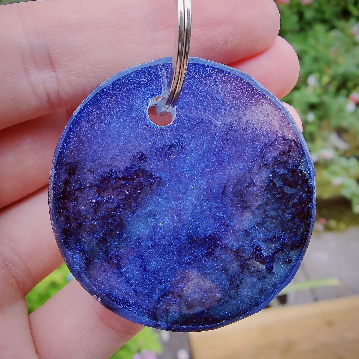 Simple little project; a resin key fob made with left over resin from a dice pour!  I really love the blue and black colours that have swirled together and it's nice to use leftover resin for a different project!!

#handmade #design #diy #art #handcr