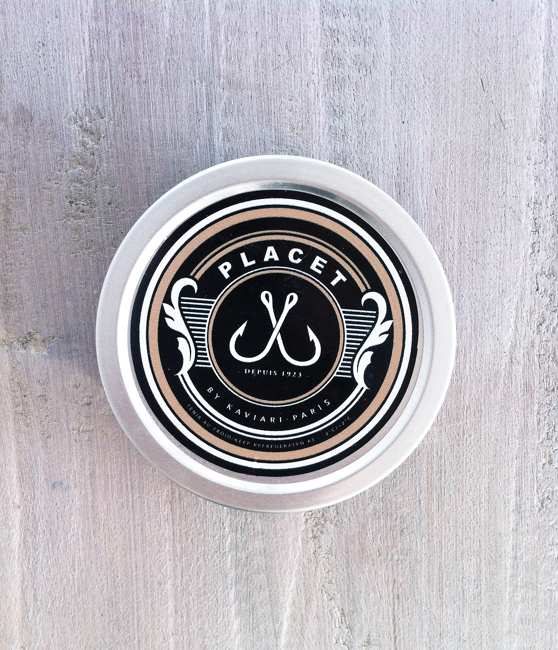 Création du packaging pour les boîtes de caviar.