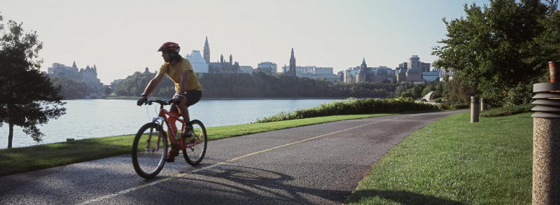 QC-Parcours des Anses in Levis with view of Quebec City-Cyclist.jpg